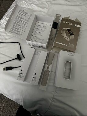 (NEW) Fitbit Charge 5